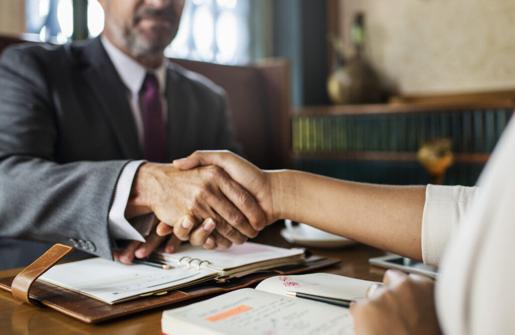 ¿Es legal grabar una conversación? Lo que debes saber antes de hacerlo