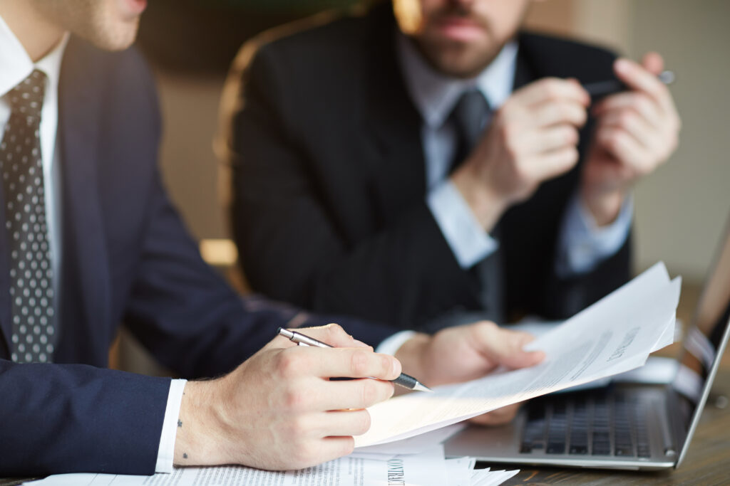 Errores legales que cometen muchas pequeñas empresas (y cómo evitarlos)